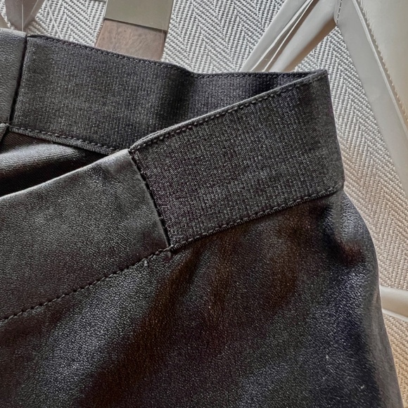 LIKE NEW Alice + Olivia Black, Low Rise,  Front-Zip Lamb Leather Leggings Size 0 - Picture 9 of 12